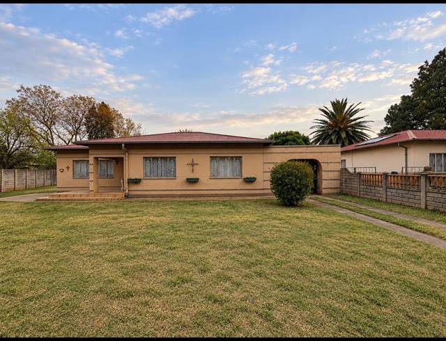 4 BEDROOM HOUSE FOR SALE IN THREE RIVERS